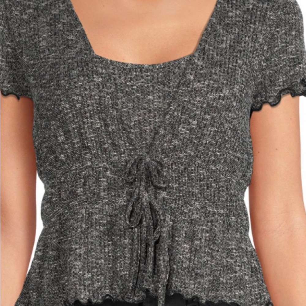 5 ITEMS FOR $35 FOR ALL ITEMS $15 OR LESS-
2 piece top NWT